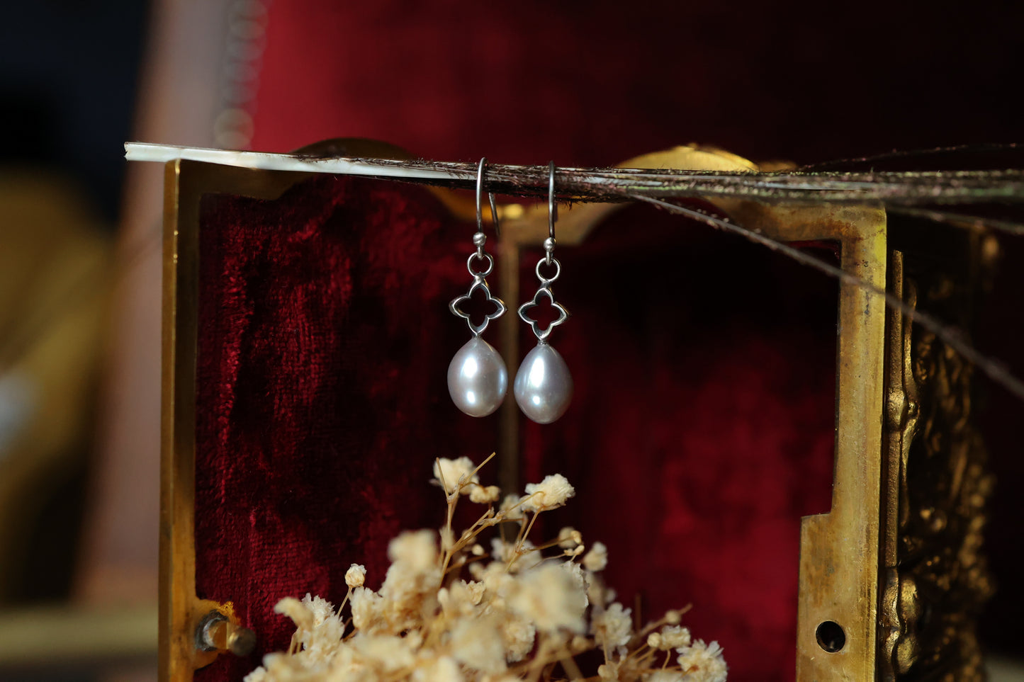 Holy Pearl Earrings - Grey