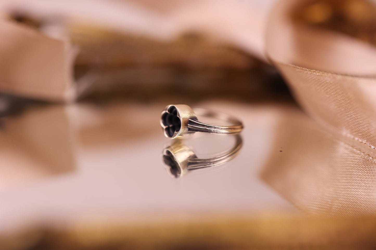 Eternal Well Ring - Gold