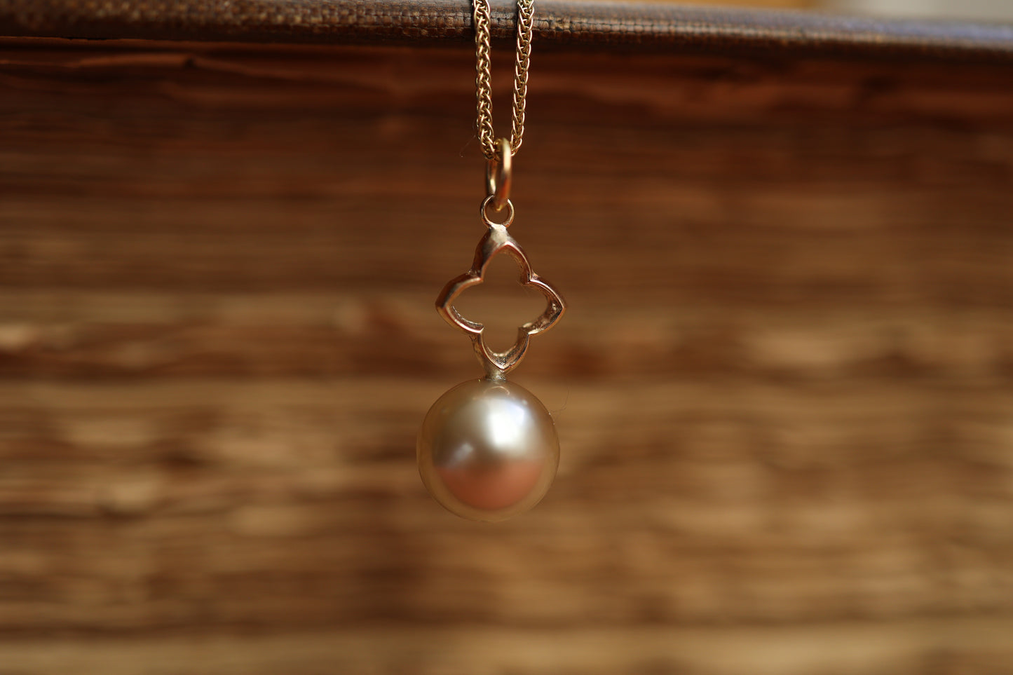 Holy Pearl Pendant - Gold & Golden South Sea Pearl