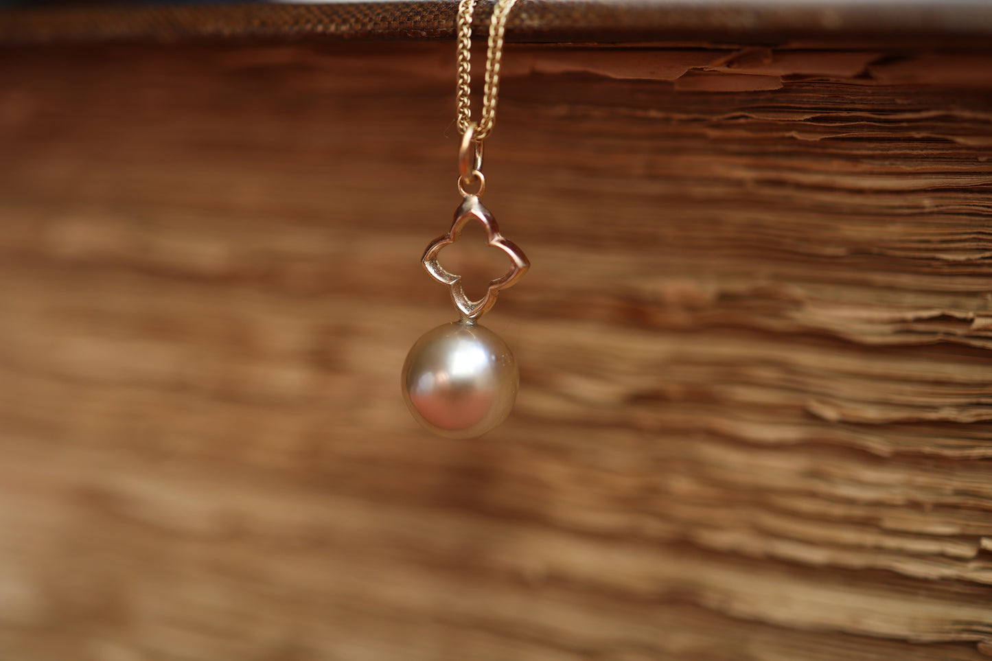 Holy Pearl Pendant - Gold & Golden South Sea Pearl