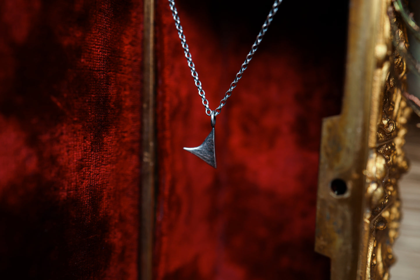 Flora's Kiss Pendant - Silver