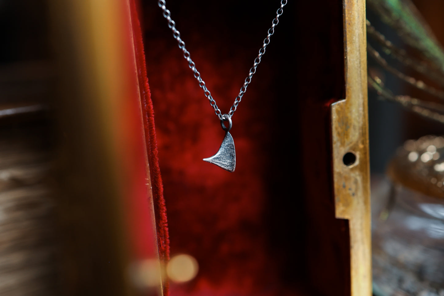 Flora's Kiss Pendant - Silver
