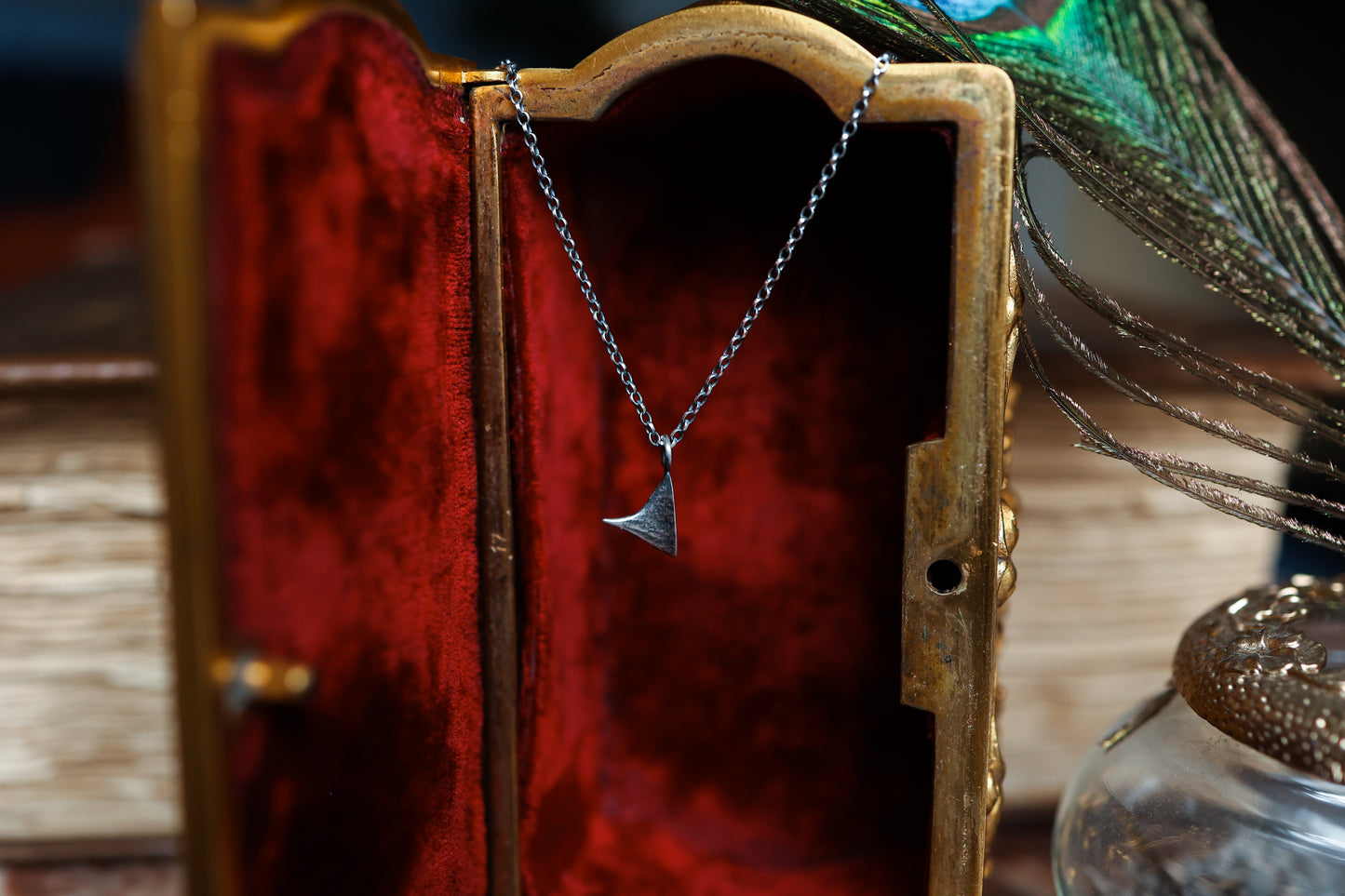 Flora's Kiss Pendant - Silver