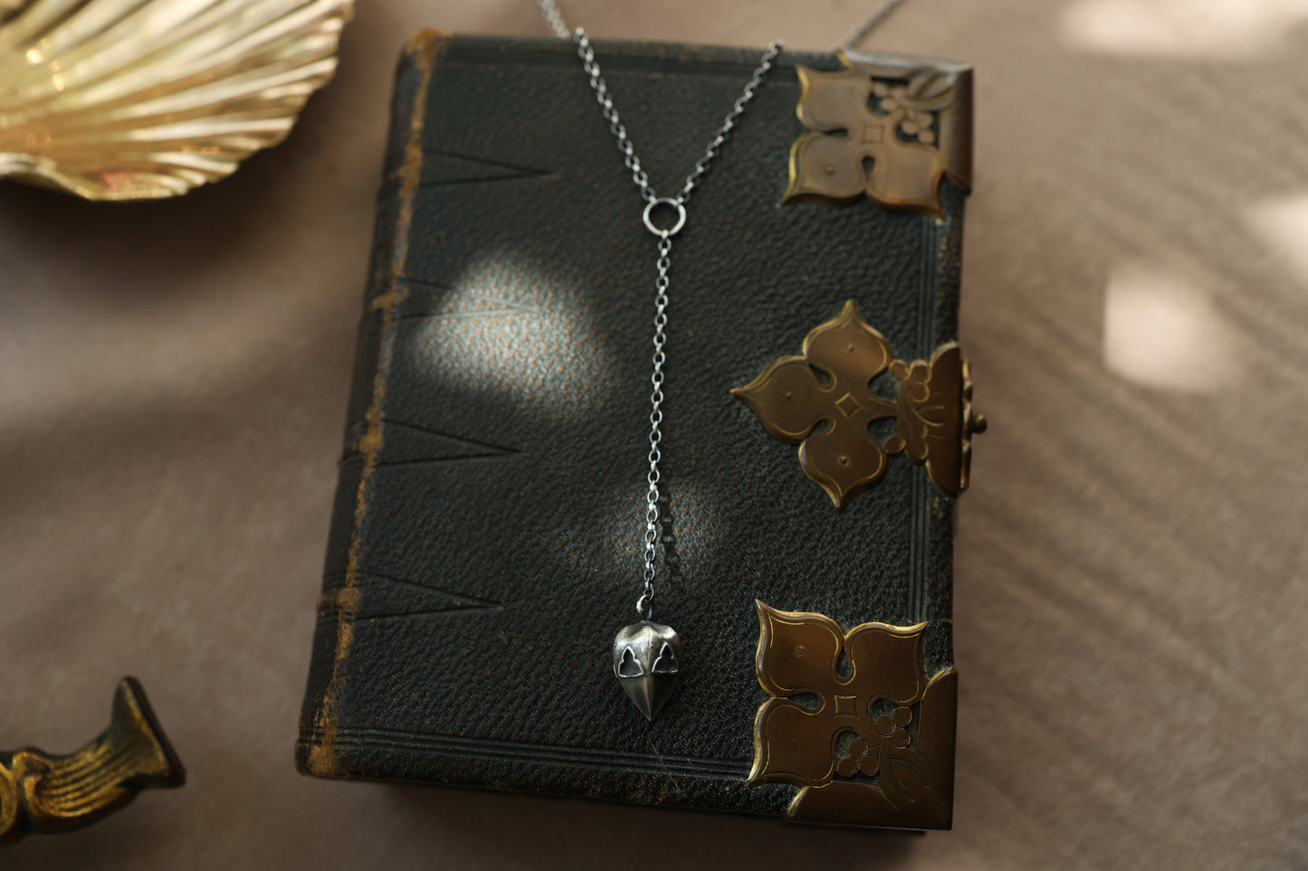 Tracery Pendulum - Necklace