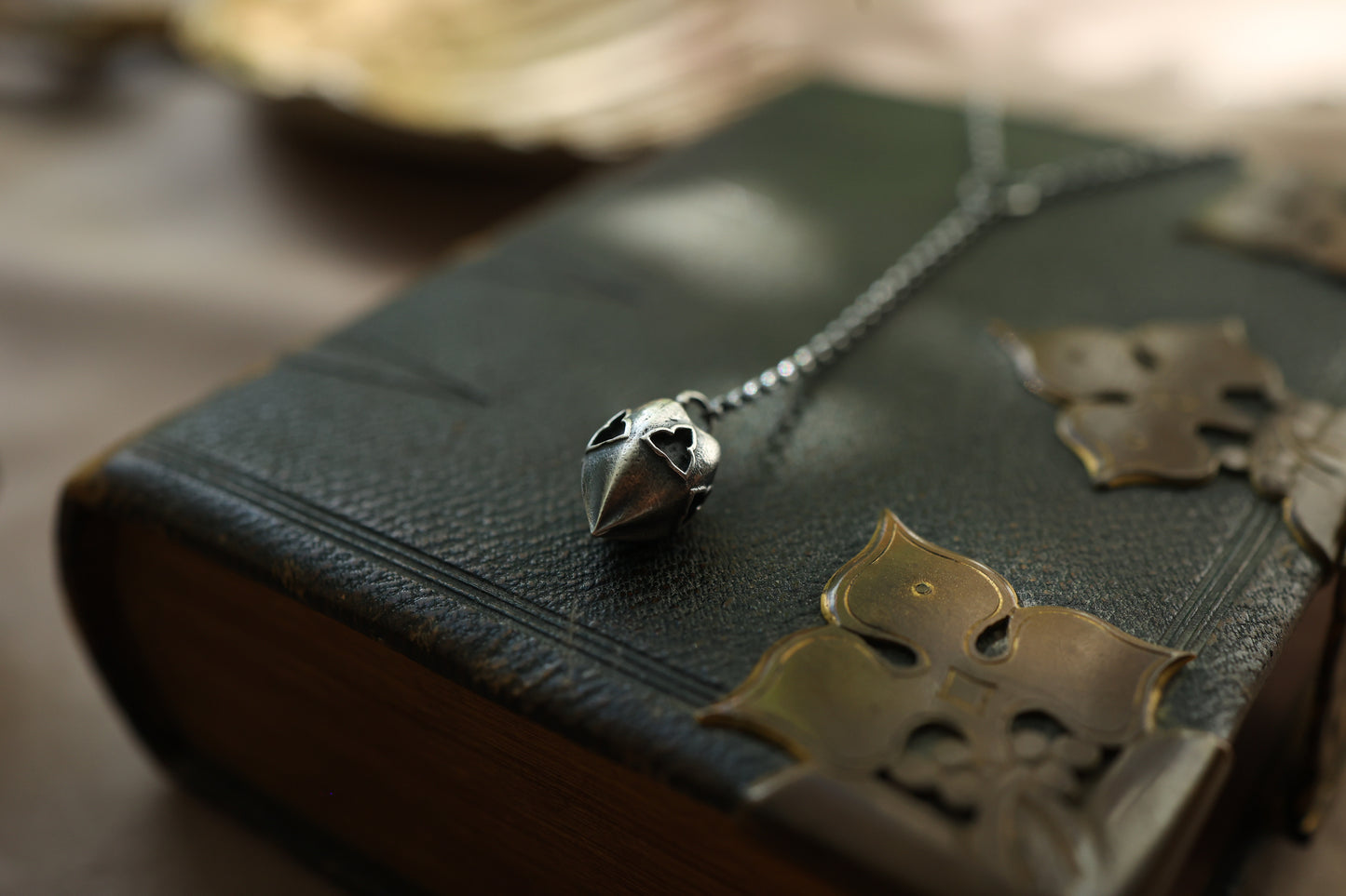 Tracery Pendulum - Necklace