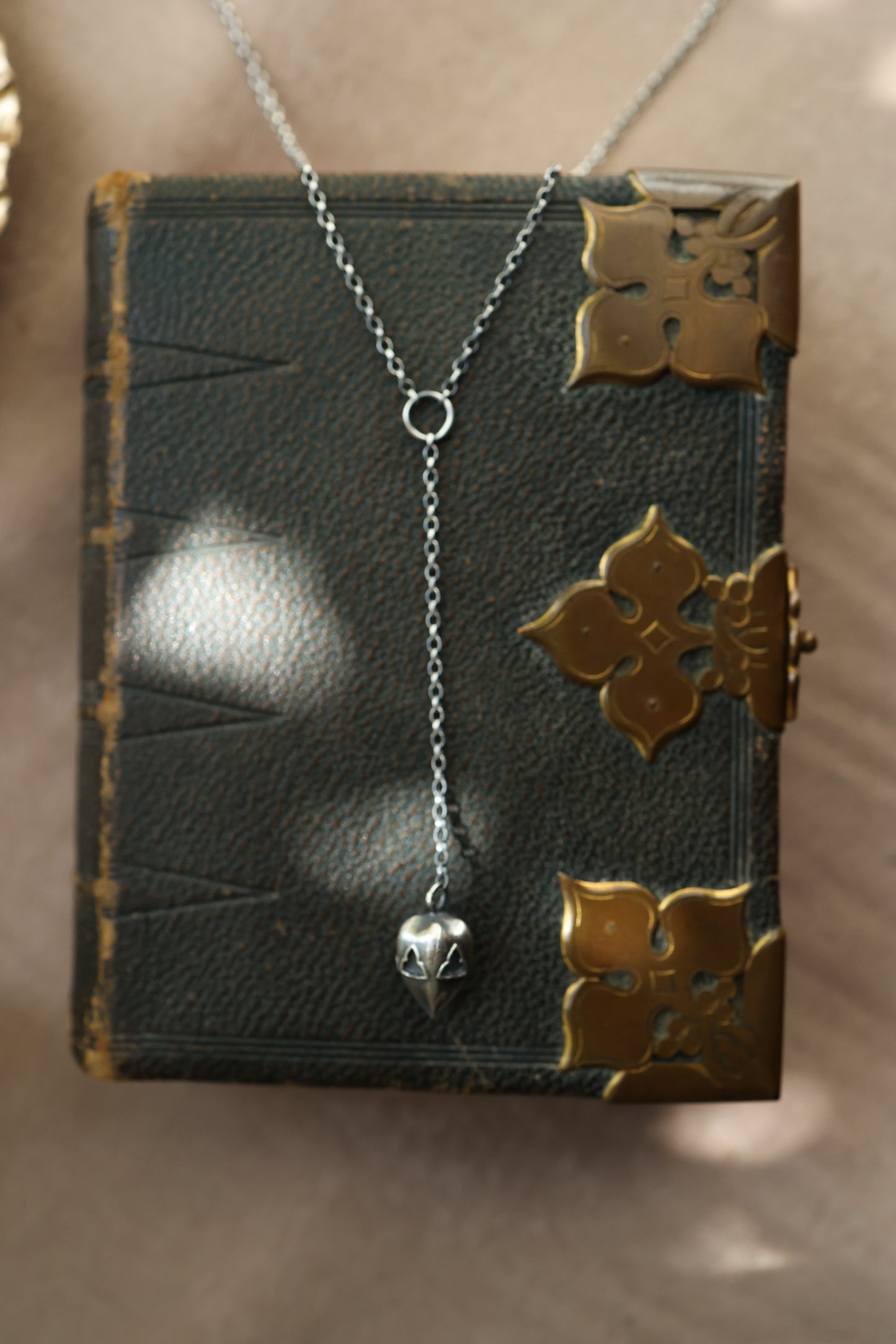 Tracery Pendulum - Necklace