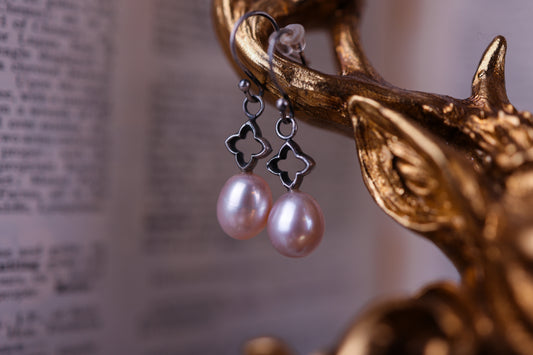 Holy Pearl Earrings - Pink