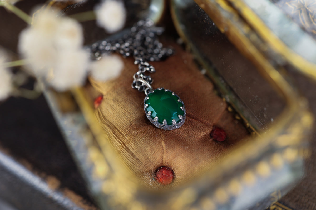 Crowned Charm - Green Onyx