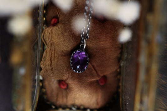 Crowned Charm - Medium Amethyst
